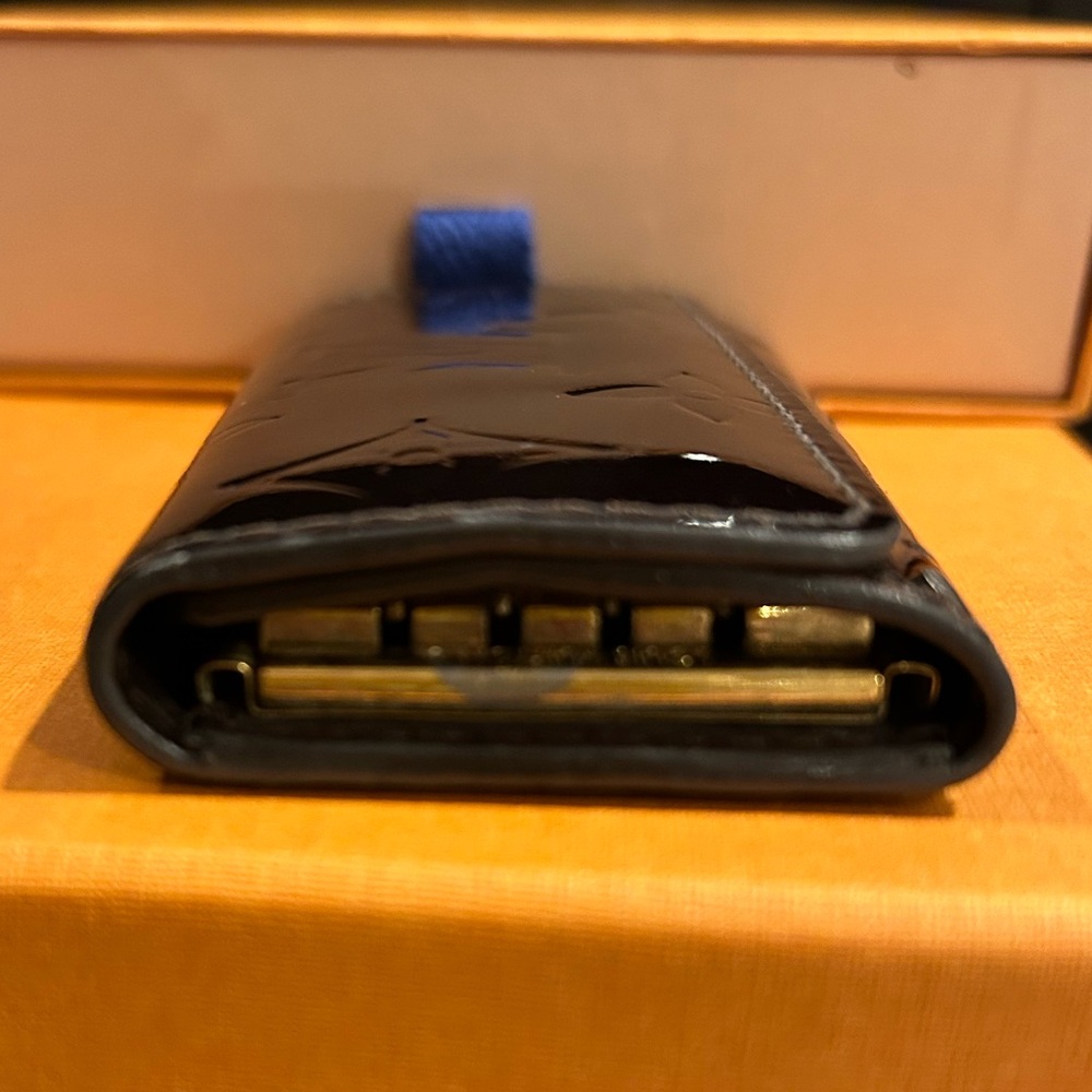 LOUIS VUITTON VERNIS 4 ring key holder - Picture 5 of 16